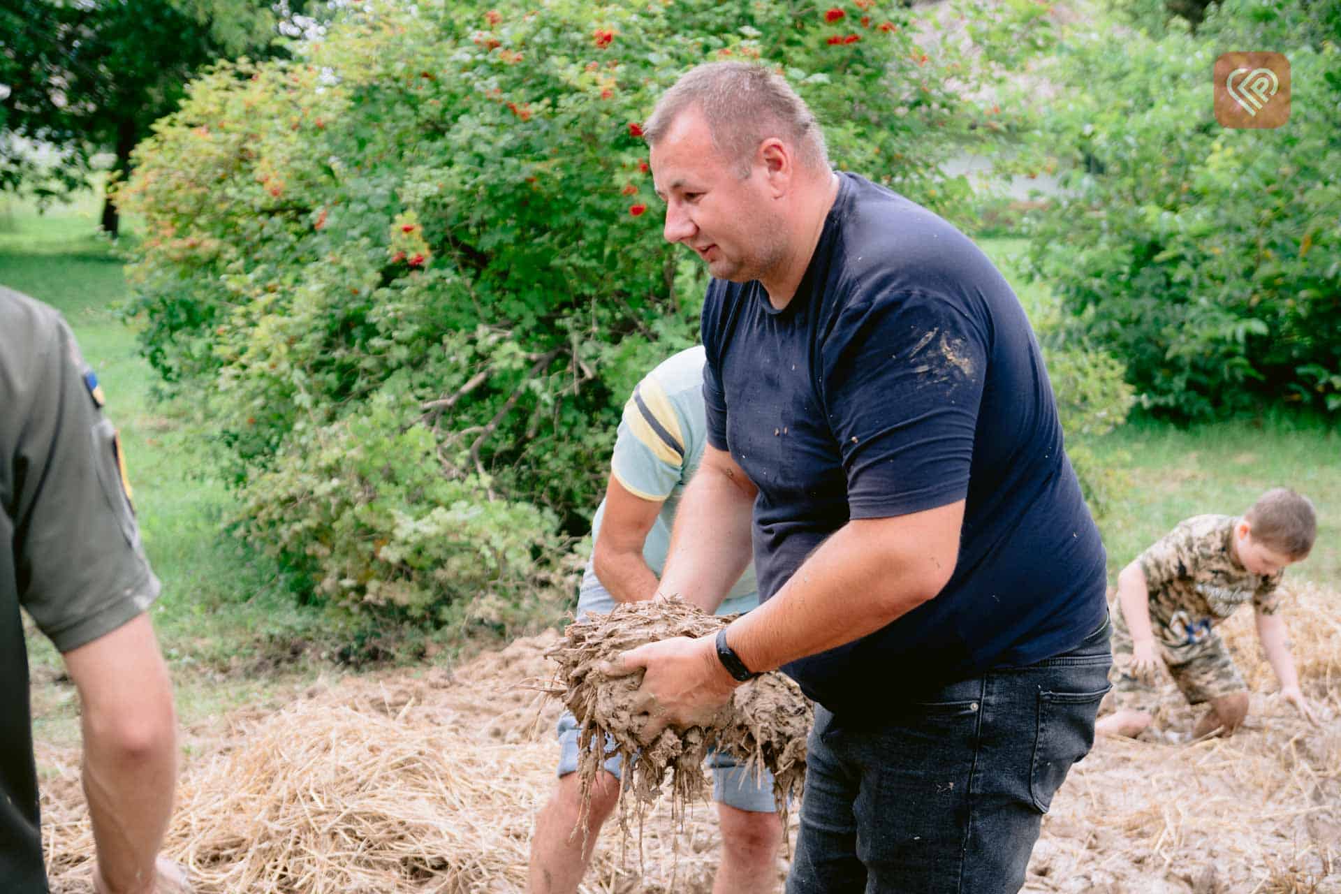 У музеї під відкритим небом в Переяславі влаштували етнографічну толоку та культурно-мистецьку акцію «ФолькКрай»: фото та відео