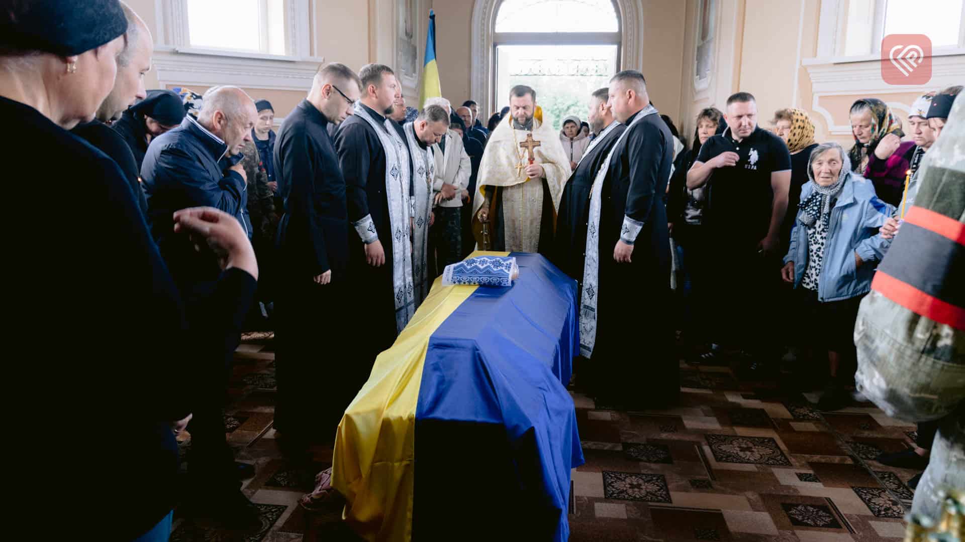 На Переяславщині попрощалися з бойовим медиком Олександром Овдієнком: він загинув евакуюючи поранених побратимів