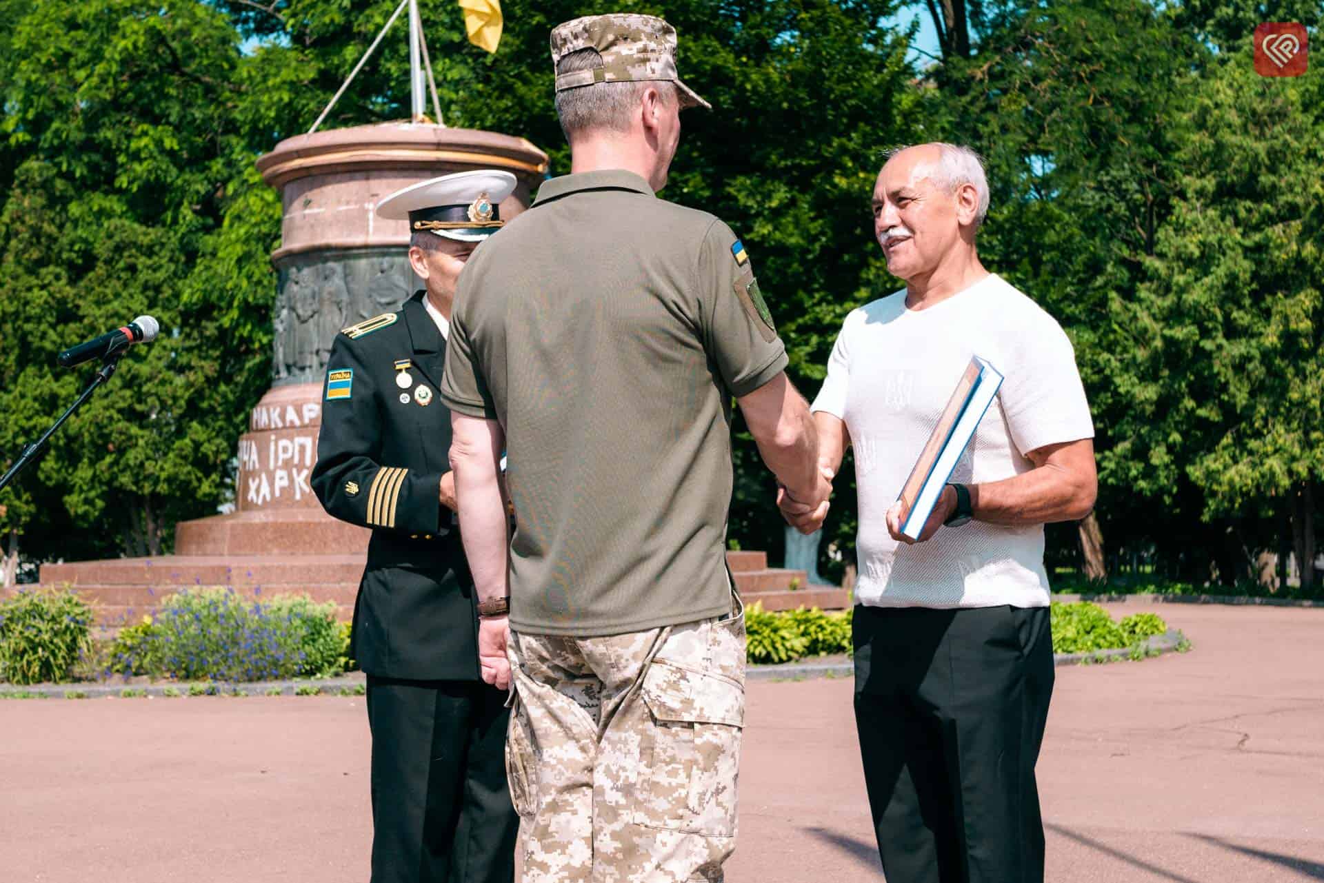 На центральній площі міста відбулися урочистості з нагоди Дня Військово-морських Сил ЗСУ: як це було (фотозвіт)
