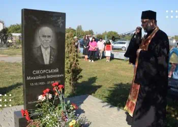 На Заальтицькому кладовищі відбулась панахида на могилі «батька» переяславських музеїв, Героя України Михайла Сікорського