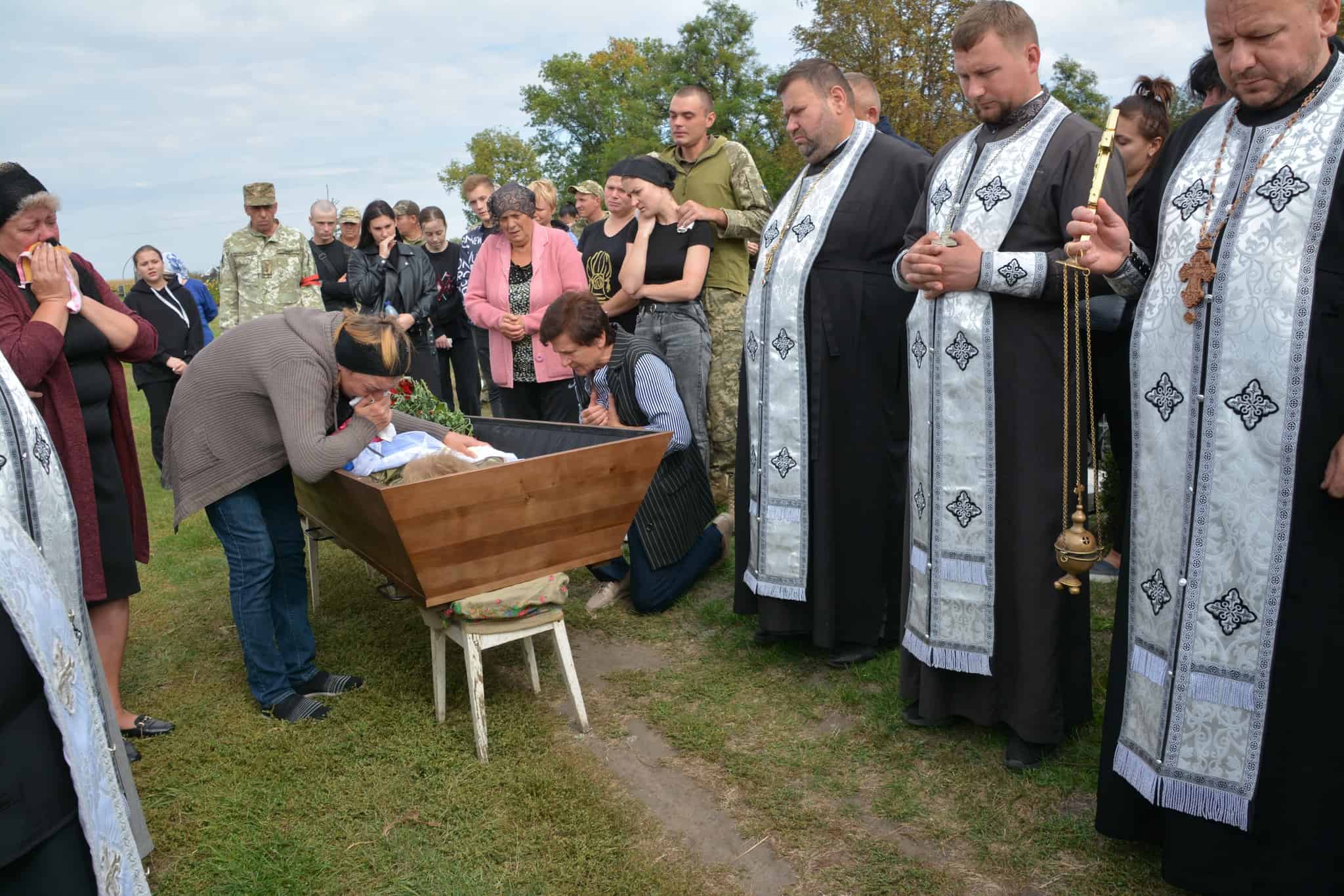 «Якщо не я, то хто? Я все одно піду»: на Переяславщині поховали 19-річного захисника Валентина Голуба