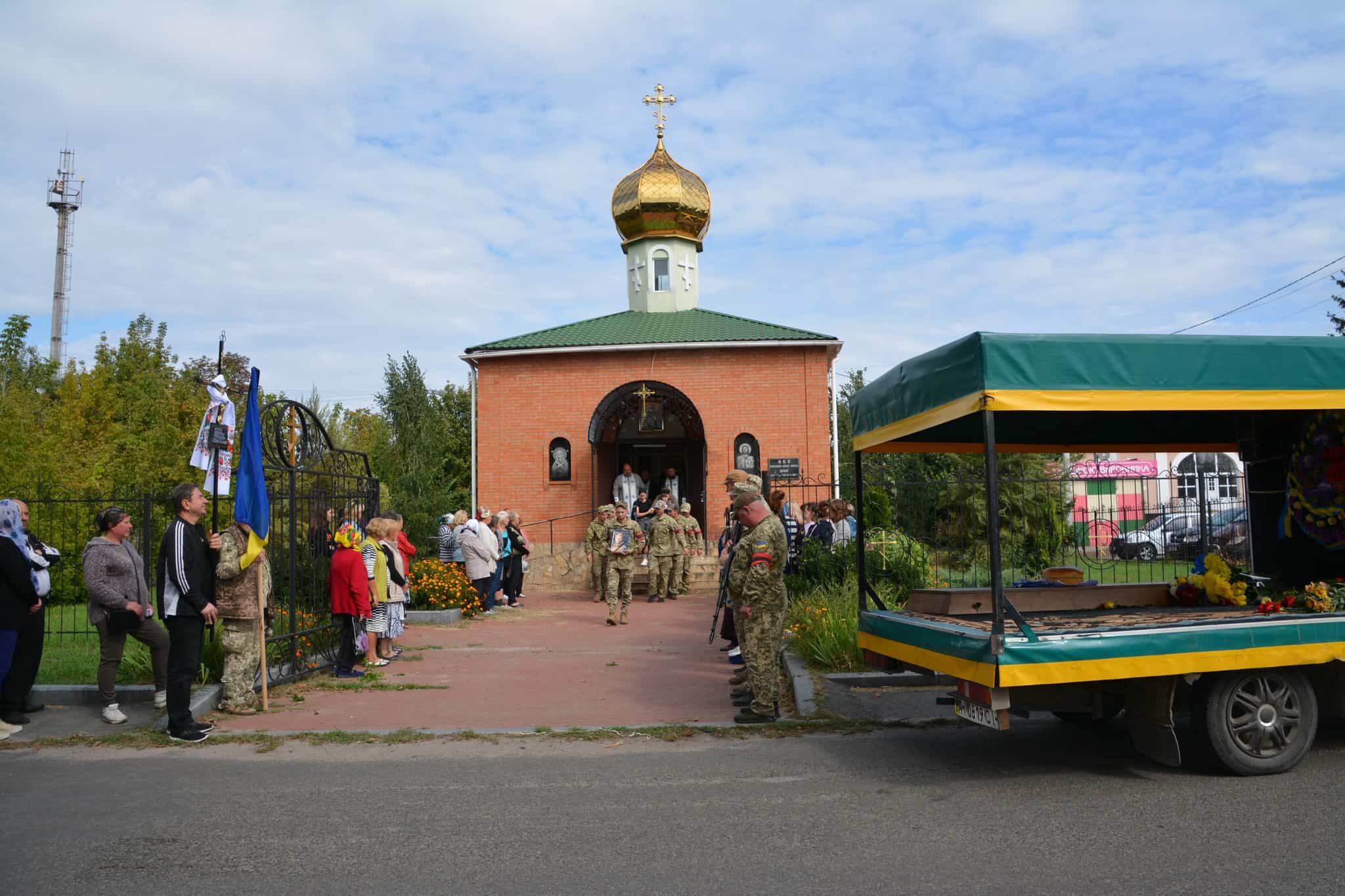 «Якщо не я, то хто? Я все одно піду»: на Переяславщині поховали 19-річного захисника Валентина Голуба