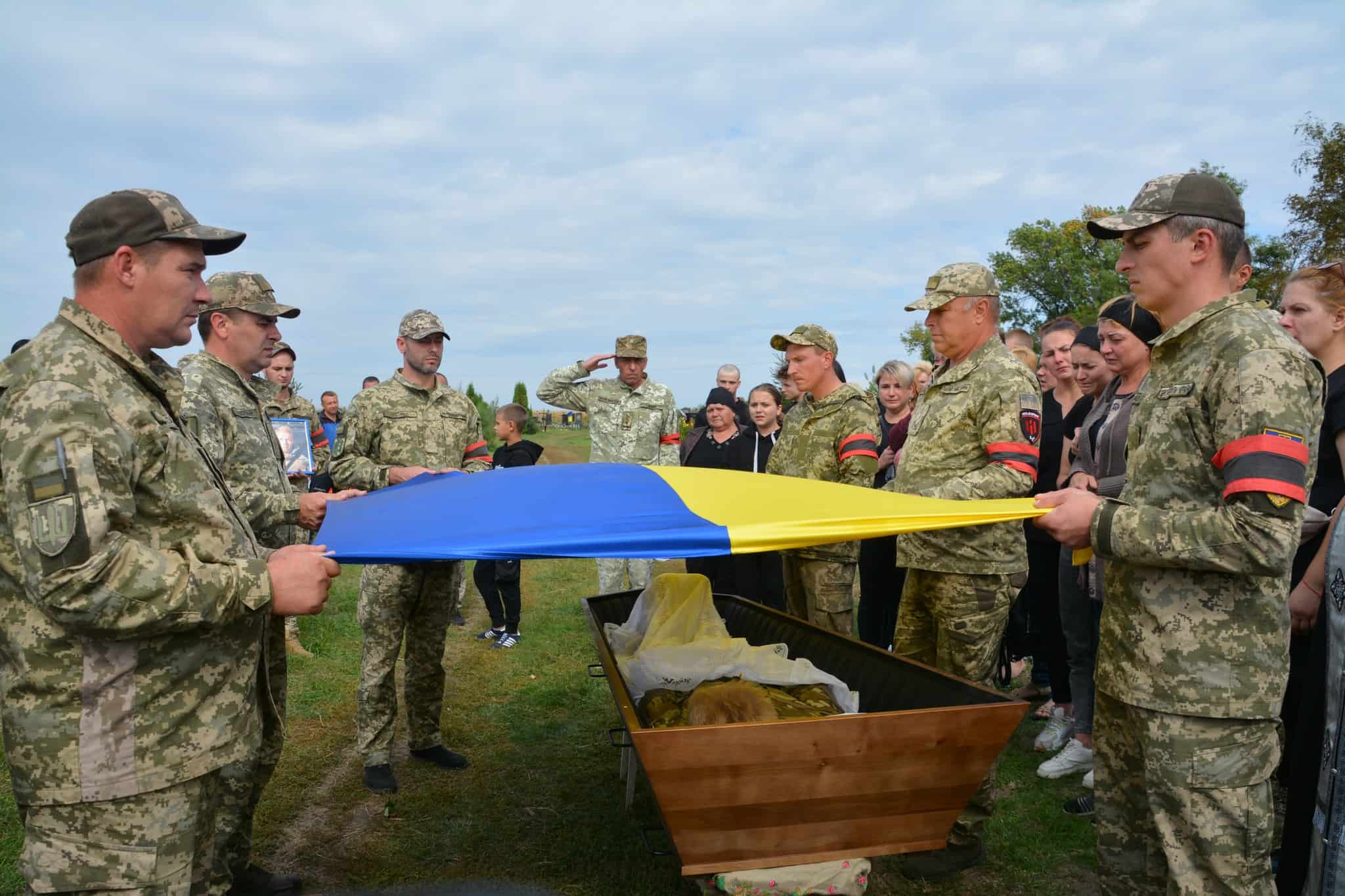«Якщо не я, то хто? Я все одно піду»: на Переяславщині поховали 19-річного захисника Валентина Голуба