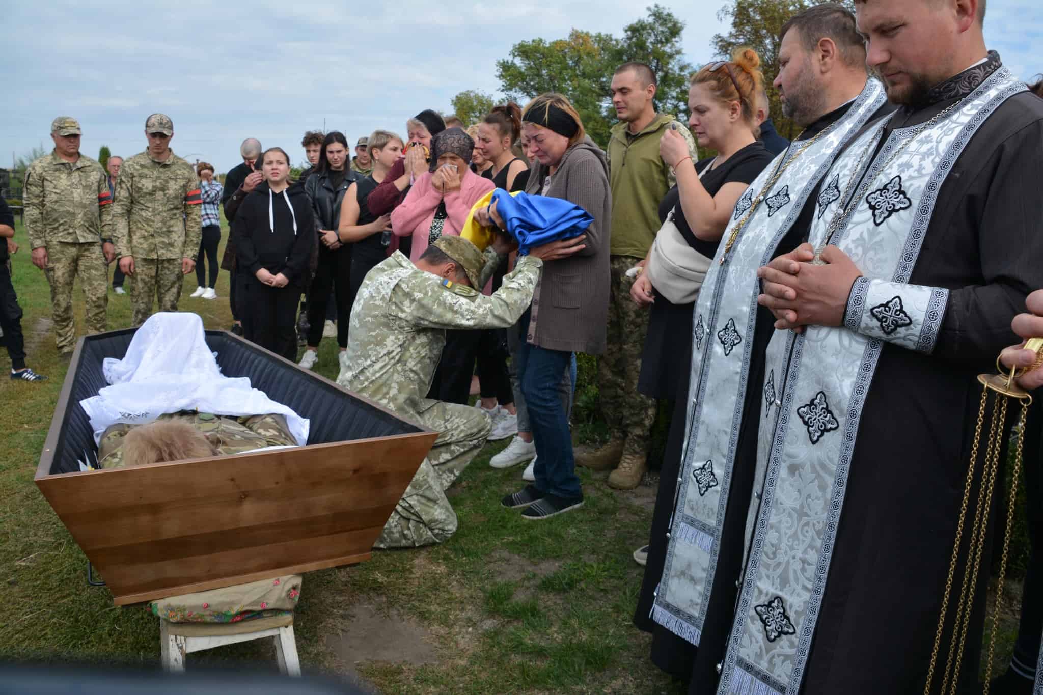 «Якщо не я, то хто? Я все одно піду»: на Переяславщині поховали 19-річного захисника Валентина Голуба
