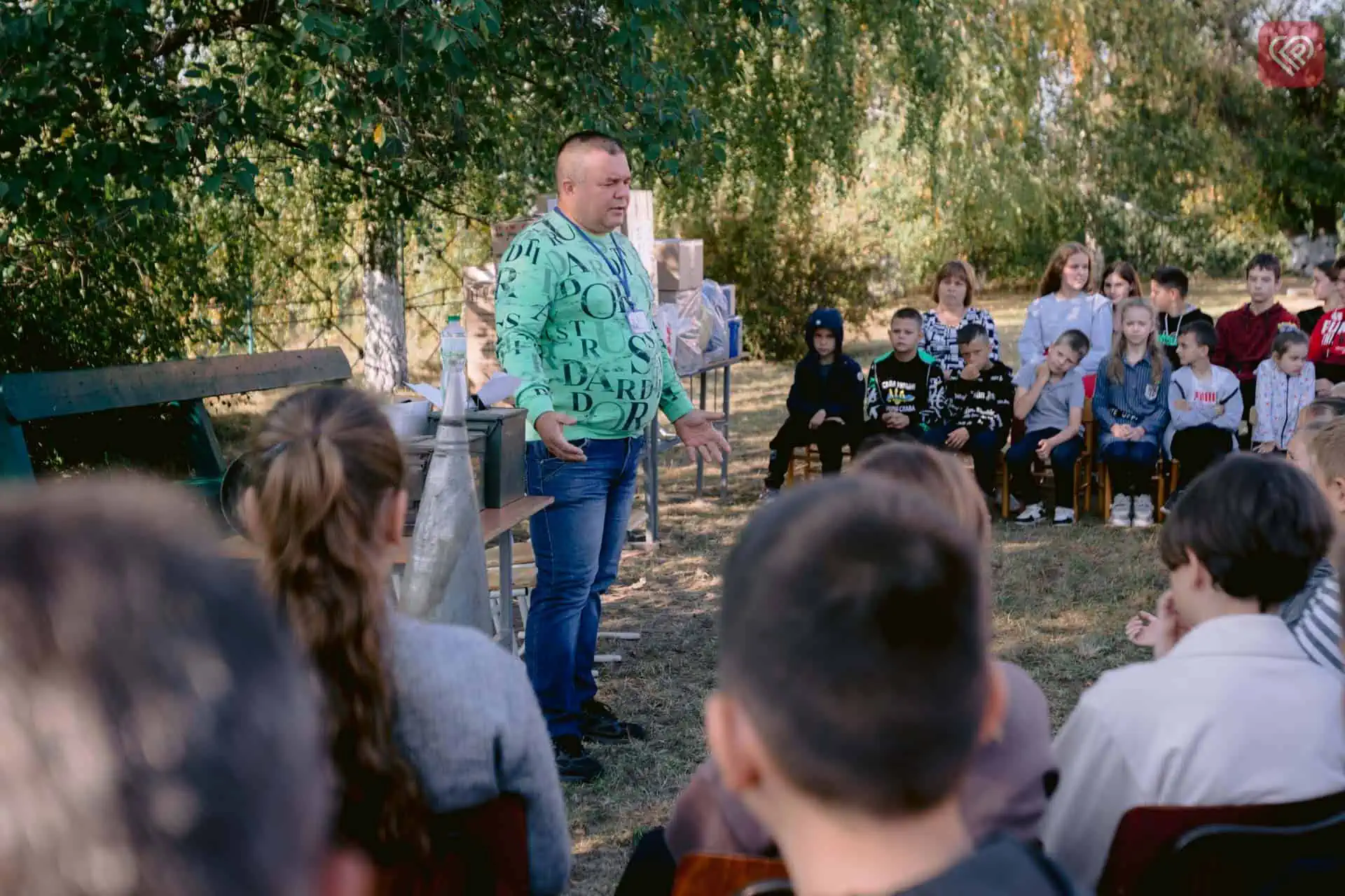 Волонтер ГО «4.5.0 Переяслав» та воїн бригади «Маґура» поспілкувалися з учнями Демʼянецької гімназії