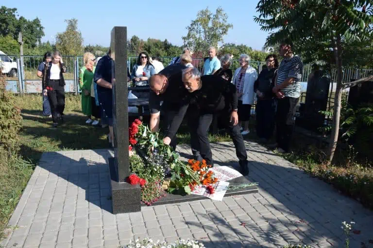 На Заальтицькому кладовищі відбулась панахида на могилі «батька» переяславських музеїв, Героя України Михайла Сікорського