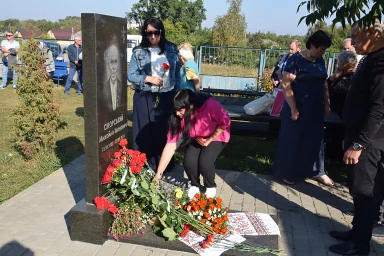 На Заальтицькому кладовищі відбулась панахида на могилі «батька» переяславських музеїв, Героя України Михайла Сікорського