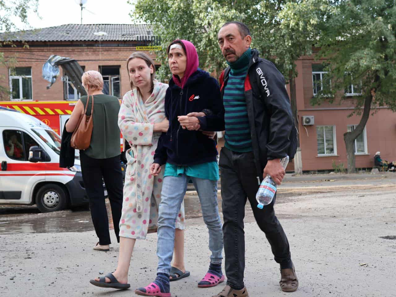 У Києві та Київській області внаслідок ракетного обстрілу є руйнування та постраждалі: яка ситуація в інших регіонах