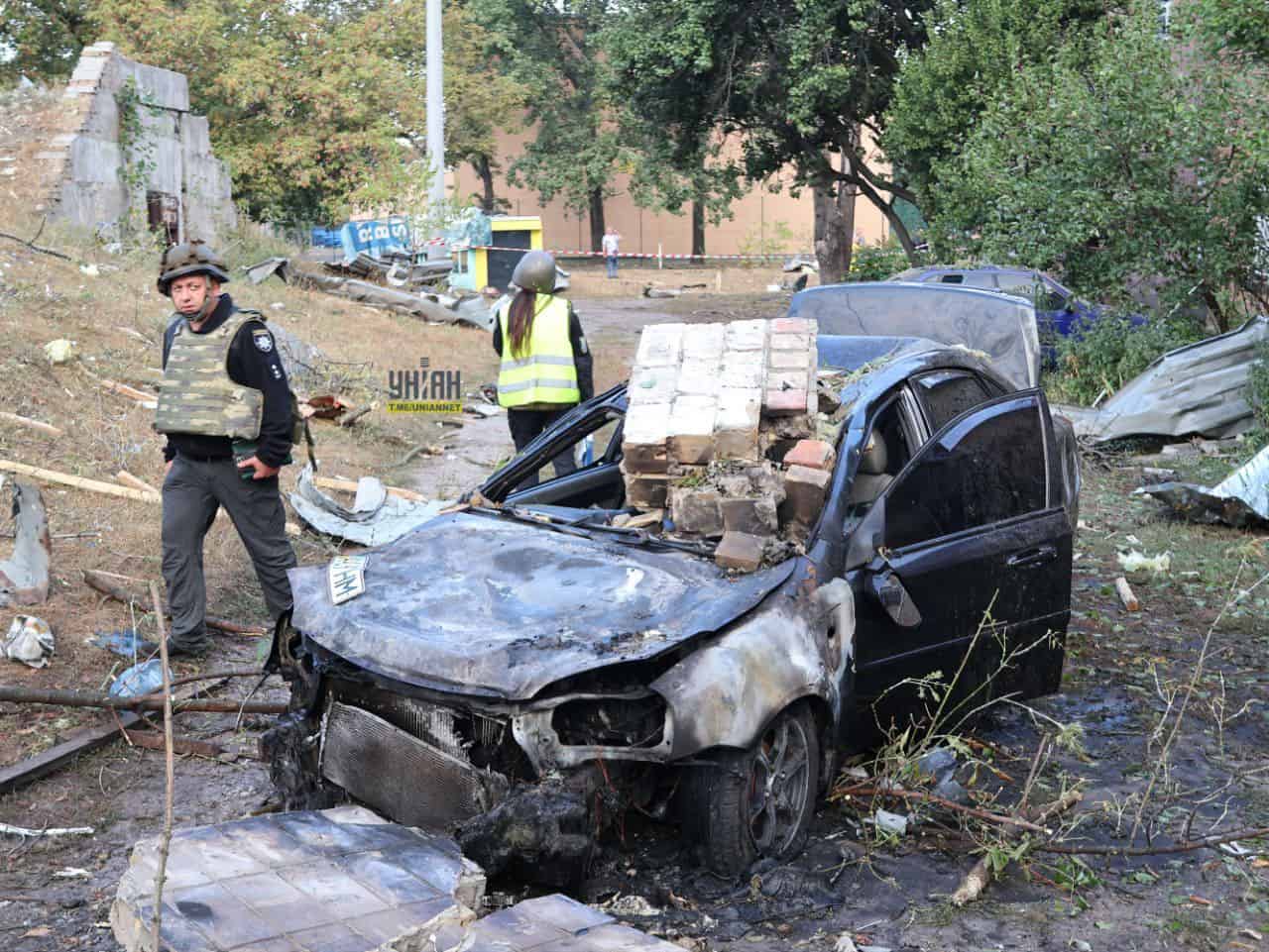 У Києві та Київській області внаслідок ракетного обстрілу є руйнування та постраждалі: яка ситуація в інших регіонах