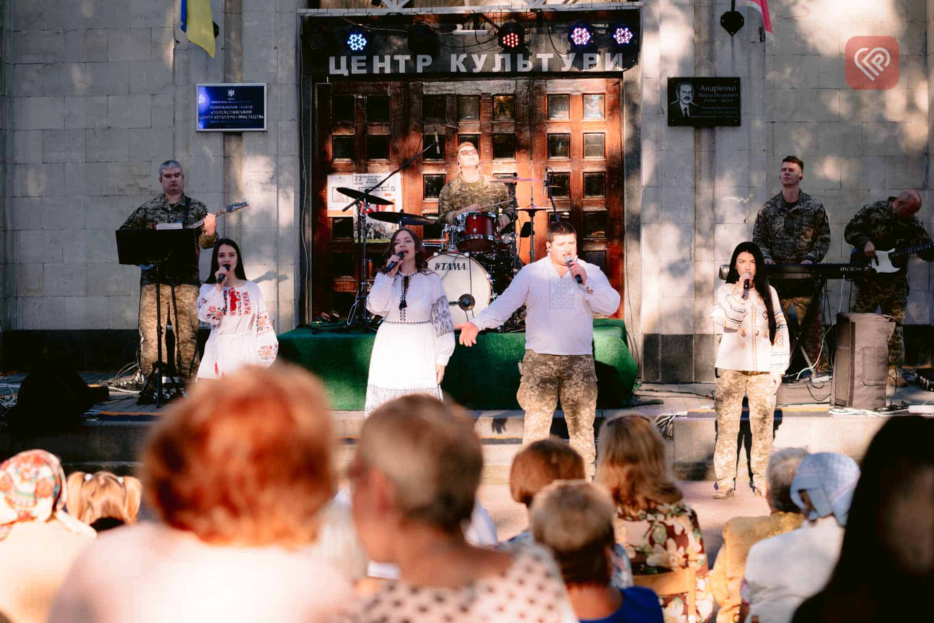 У Переяславі в день міста виступив заслужений академічний зразково-показовий оркестр Збройних Сил України: співали, грали та збирали кошти захисникам