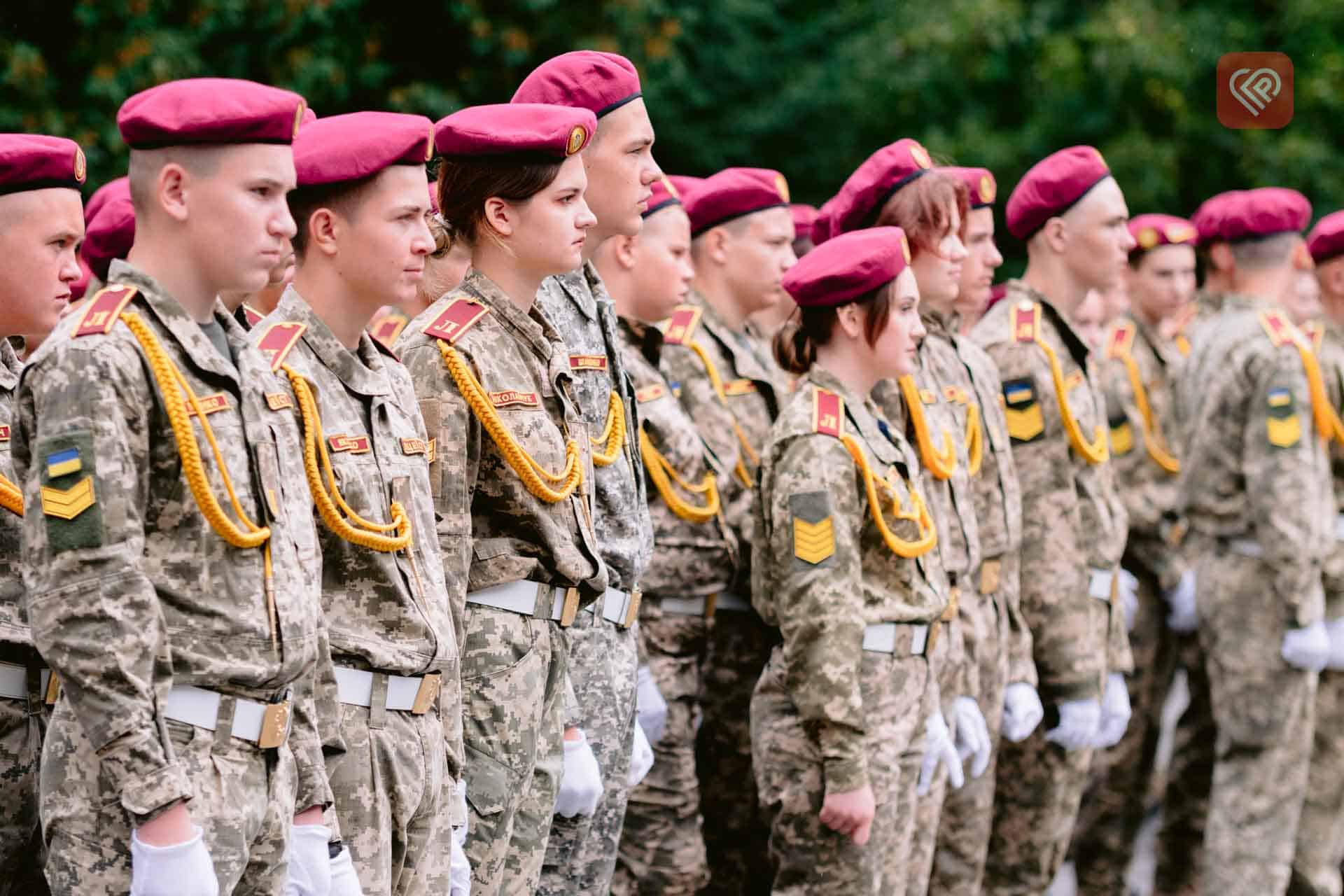 Складали присягу та приймали вітання від військових: у Переяславському ліцеї «Патріот» розпочався навчальний рік