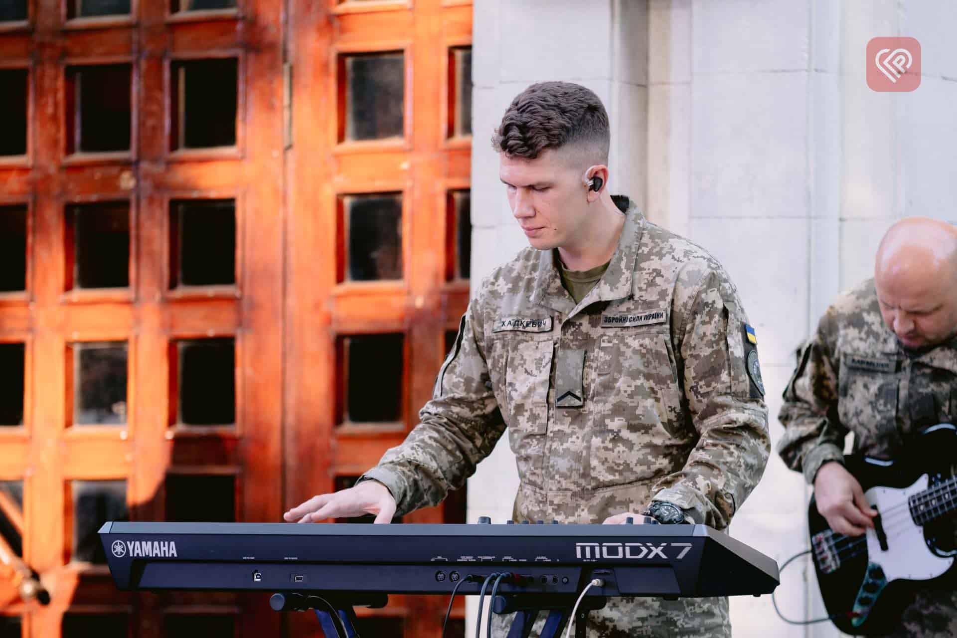 У Переяславі в день міста виступив заслужений академічний зразково-показовий оркестр Збройних Сил України: співали, грали та збирали кошти захисникам