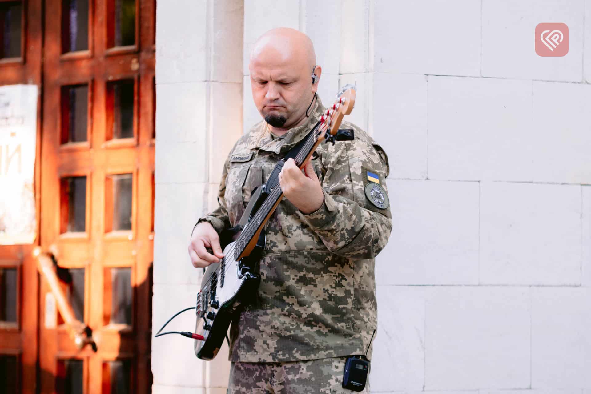 У Переяславі в день міста виступив заслужений академічний зразково-показовий оркестр Збройних Сил України: співали, грали та збирали кошти захисникам