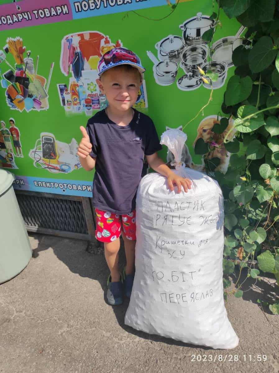 У Переяславі акумулювали три десятки кілограм кришечок у рамках збору на БПЛА для ЗСУ: благодійну акцію продовжено