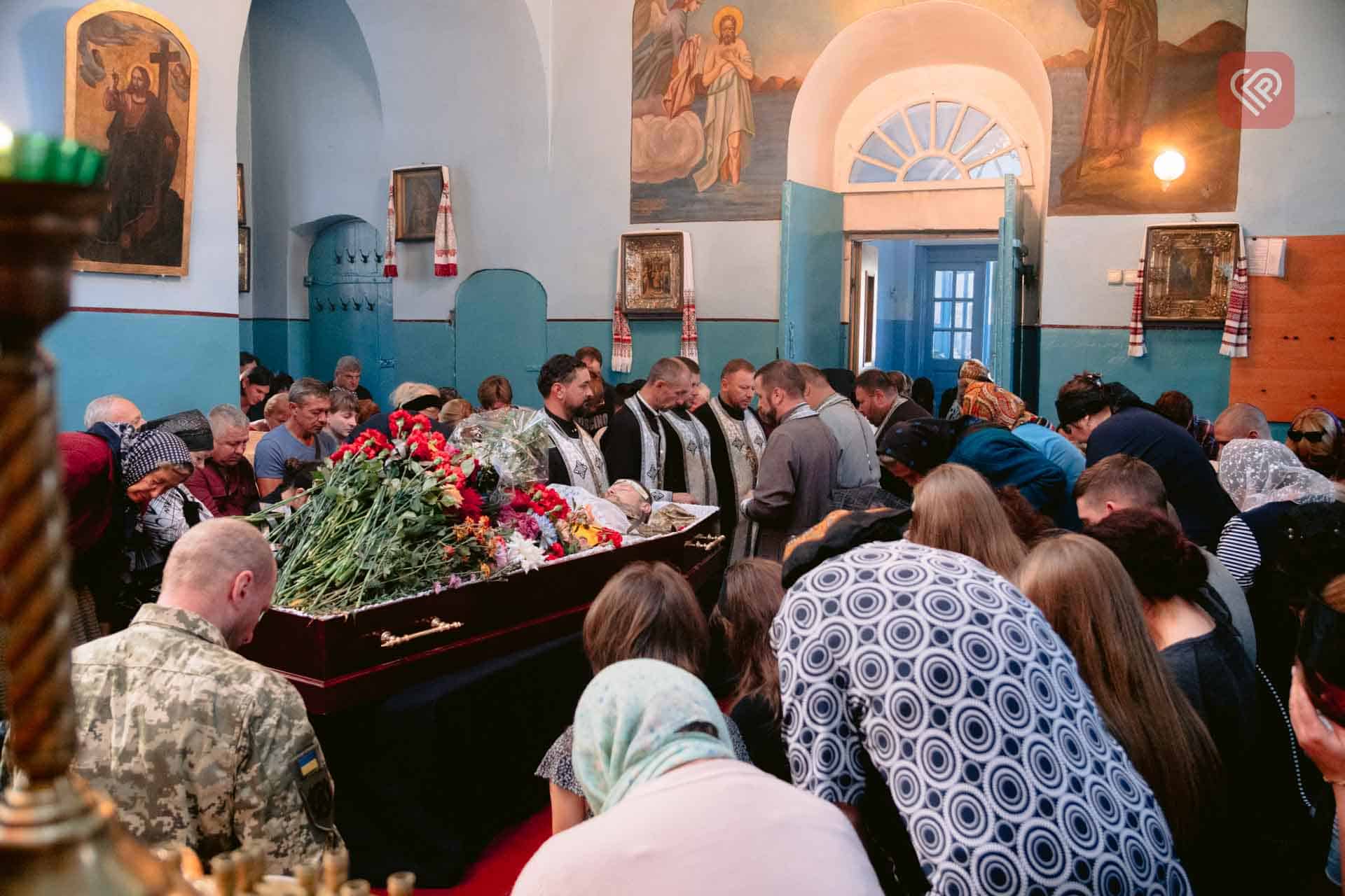 У Переяславі попрощалися з воїном Володимиром Кочиним: він помер від тяжкого поранення (відео)