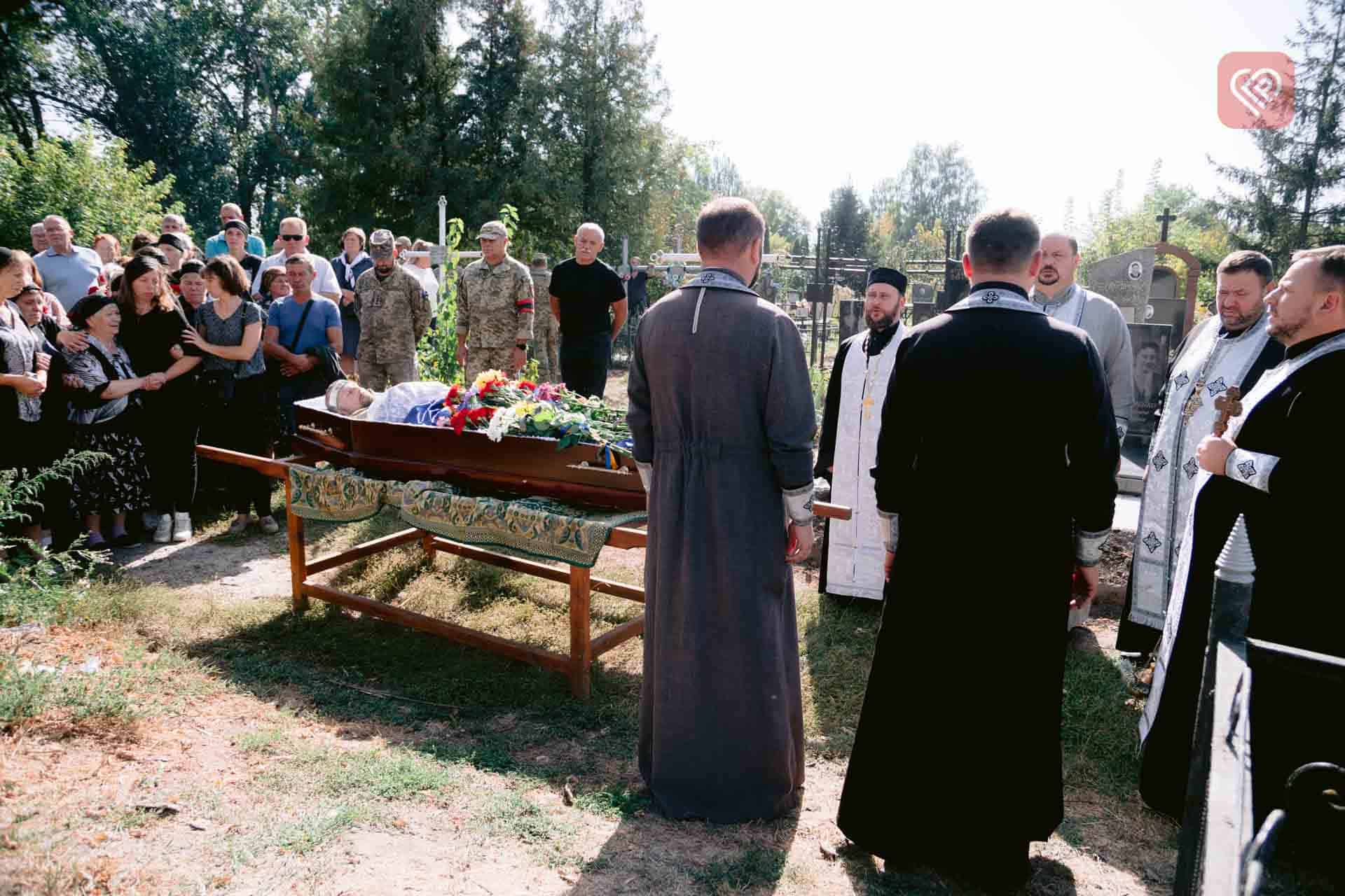 У Переяславі попрощалися з воїном Володимиром Кочиним: він помер від тяжкого поранення (відео)