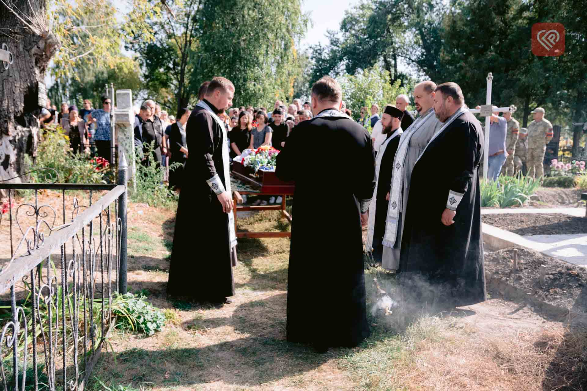 У Переяславі попрощалися з воїном Володимиром Кочиним: він помер від тяжкого поранення (відео)