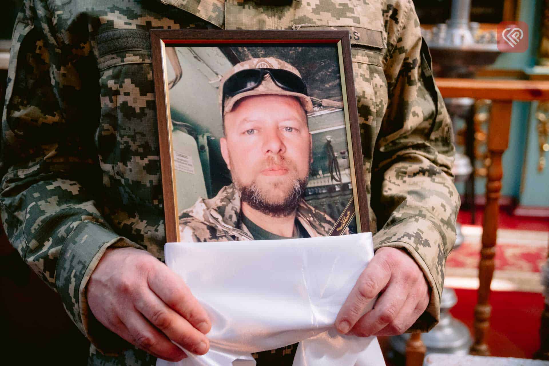 У Переяславі попрощалися з воїном Володимиром Кочиним: він помер від тяжкого поранення (відео)