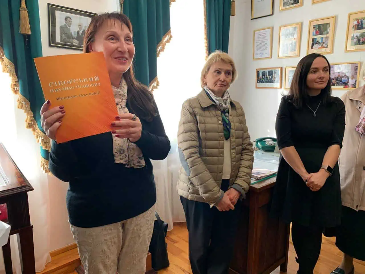 Ольга Шкира представила видання про Михайла Сікорського / фото надане пресслужбою УГСП