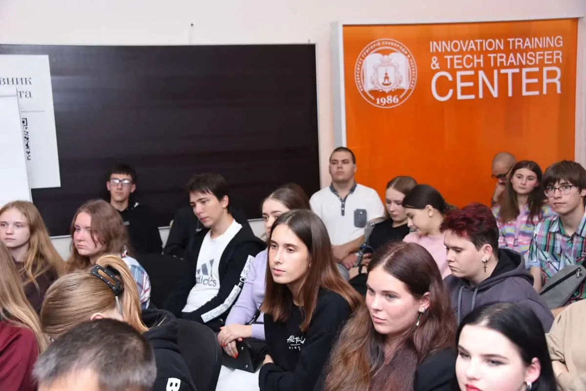 «Готова жертвувати своїм життям аби бути з вами тут і зараз»: про що говорила в університеті Переяслава телеведуча Катерина Соляр