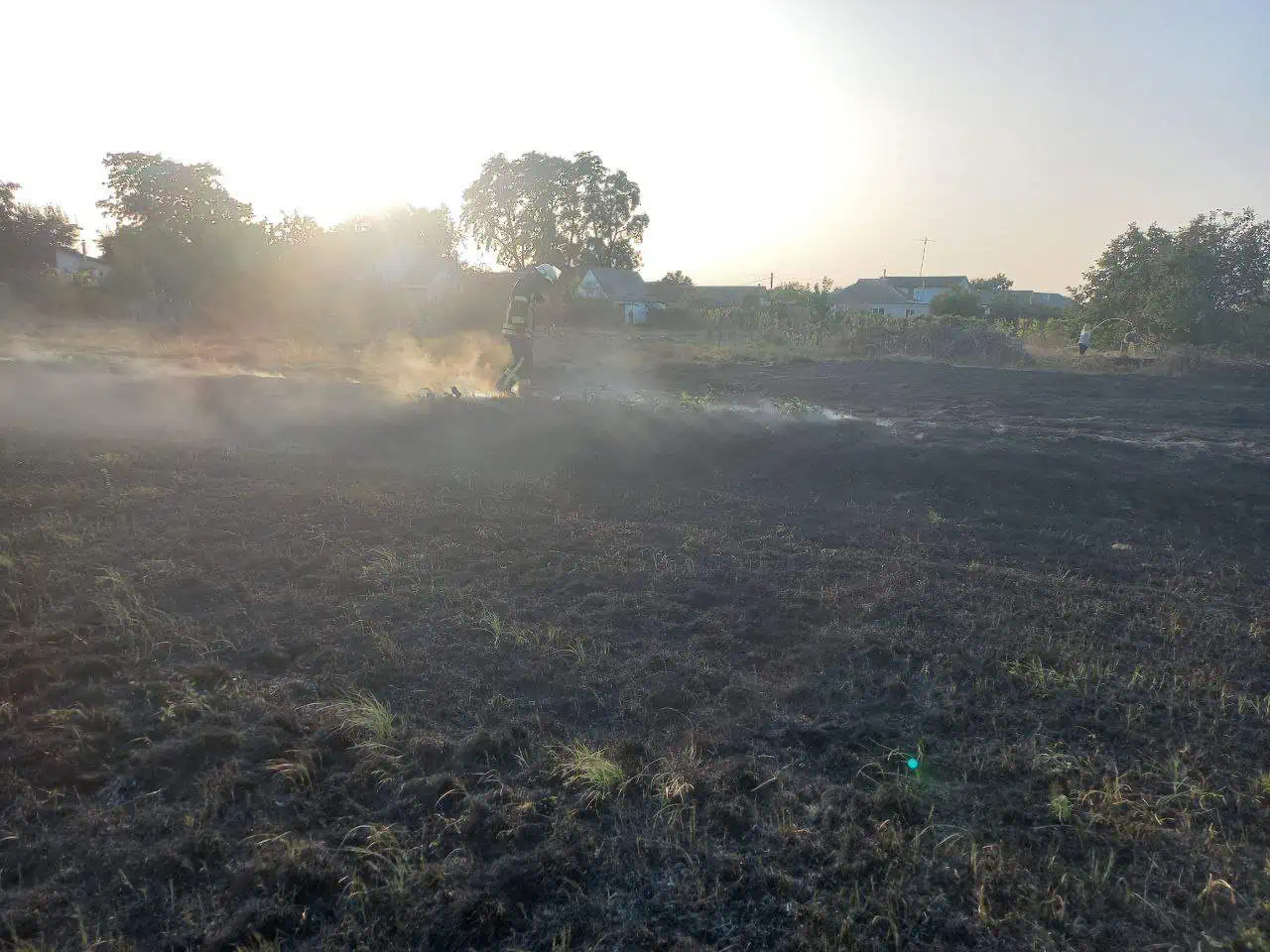 На Переяславщині місцеві жителі самотужки ліквідували дві пожежі: у Помоклях і Стовп'ягах горів трав'яний настил