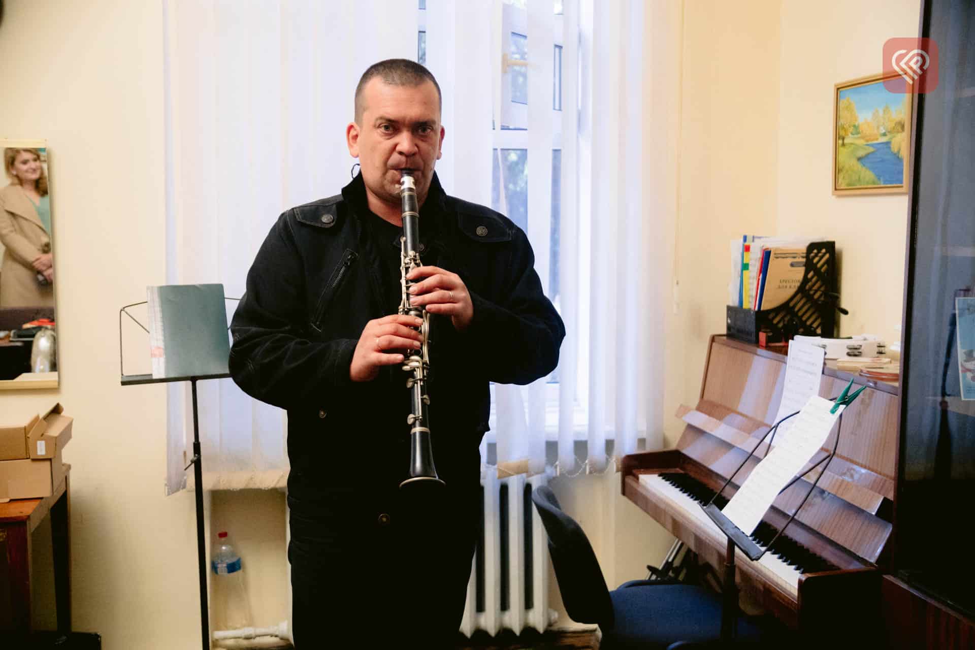 «Коли стало модним усе українське, багато дітей захотіли грати на бандурі й сопілці»: як працює музична школа в Переяславі