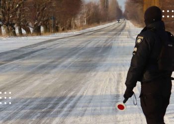 У зв’язку з негодою на Київщині патрульні поліцейські нагадали водіям прості рекомендації під час руху