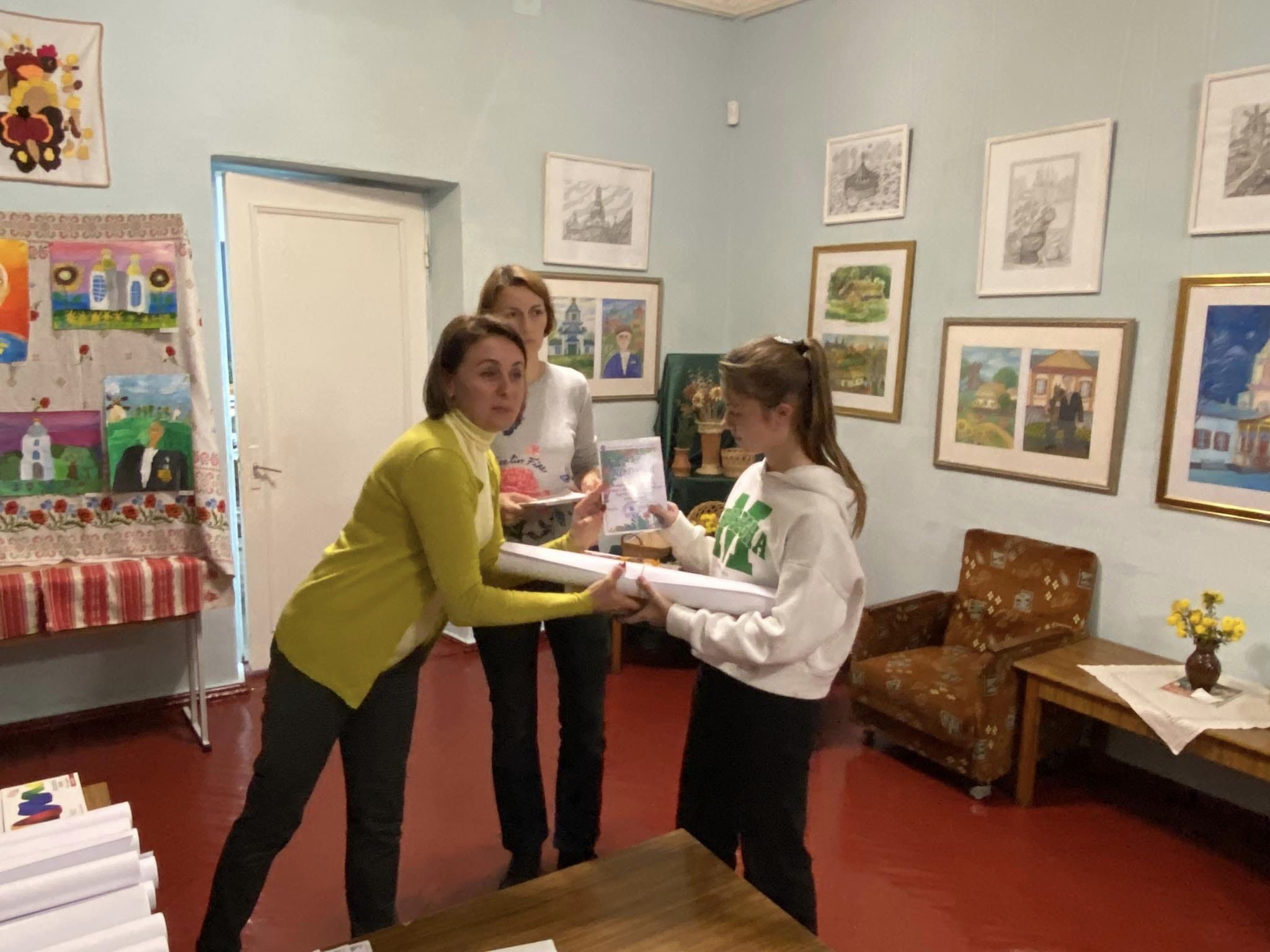Вихованці Переяславської художньої школи отримали подарунки від її випускників-військовослужбовців