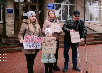 У Переяславі мітингували за виділення грошей з бюджету громади на ЗСУ: що відповіли в міській раді (відео)