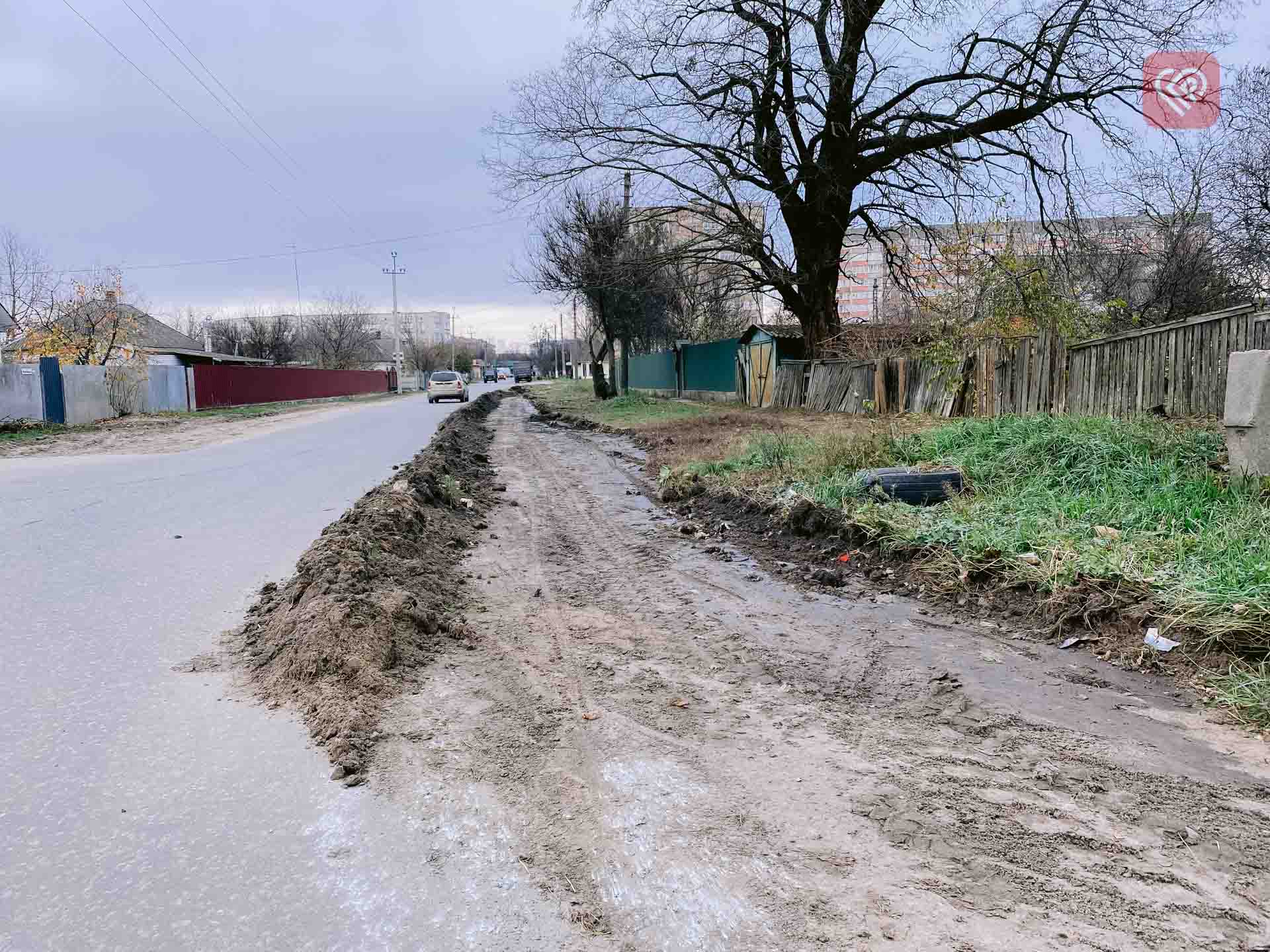 Переяславські комунальники відгукнулись на прохання мешканців й провели очищення проїжджої частини вулиці Професійна