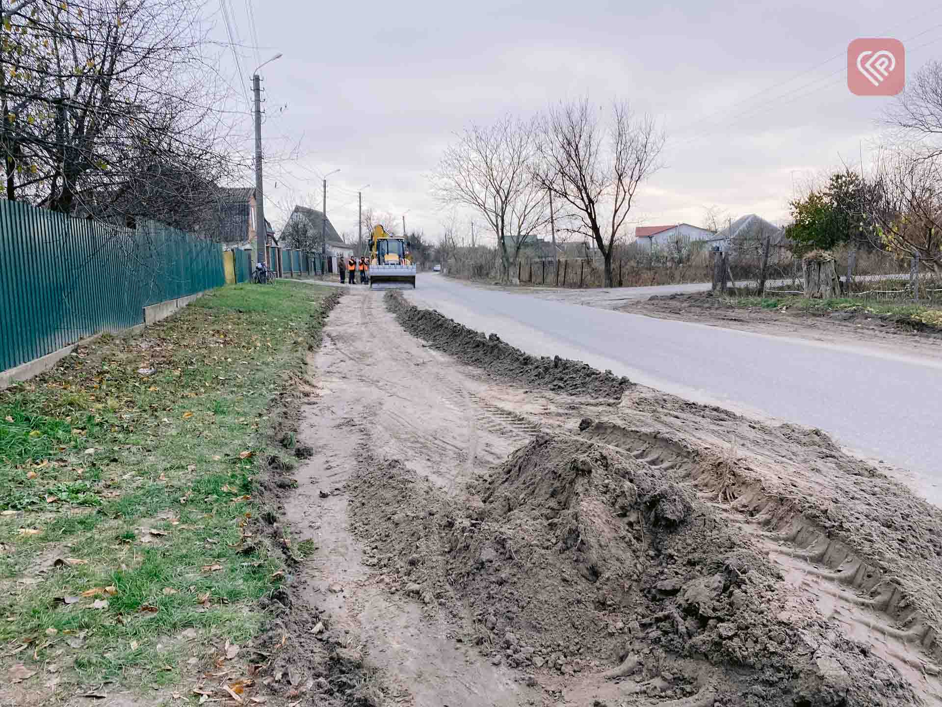 Переяславські комунальники відгукнулись на прохання мешканців й провели очищення проїжджої частини вулиці Професійна