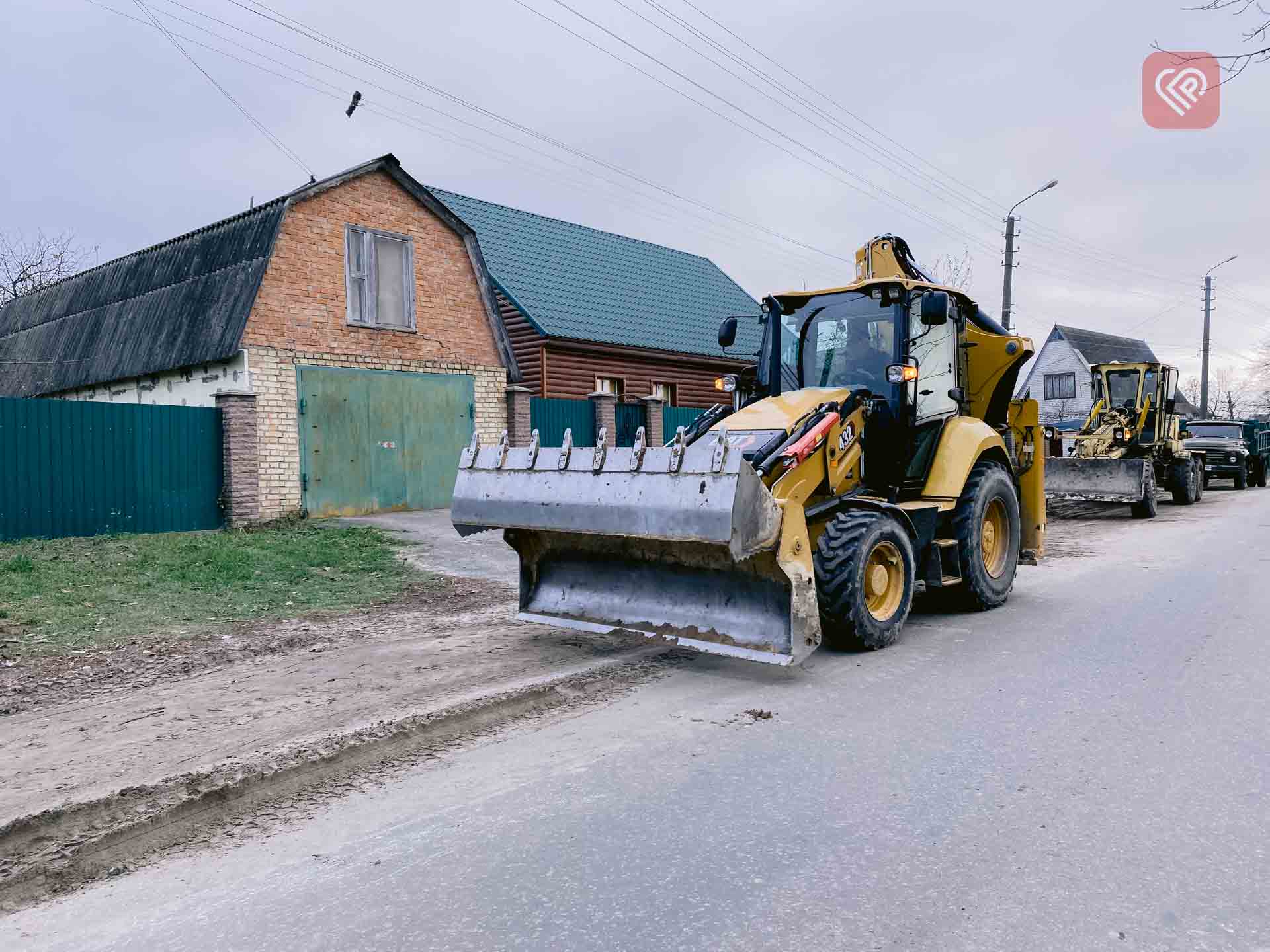 Переяславські комунальники відгукнулись на прохання мешканців й провели очищення проїжджої частини вулиці Професійна