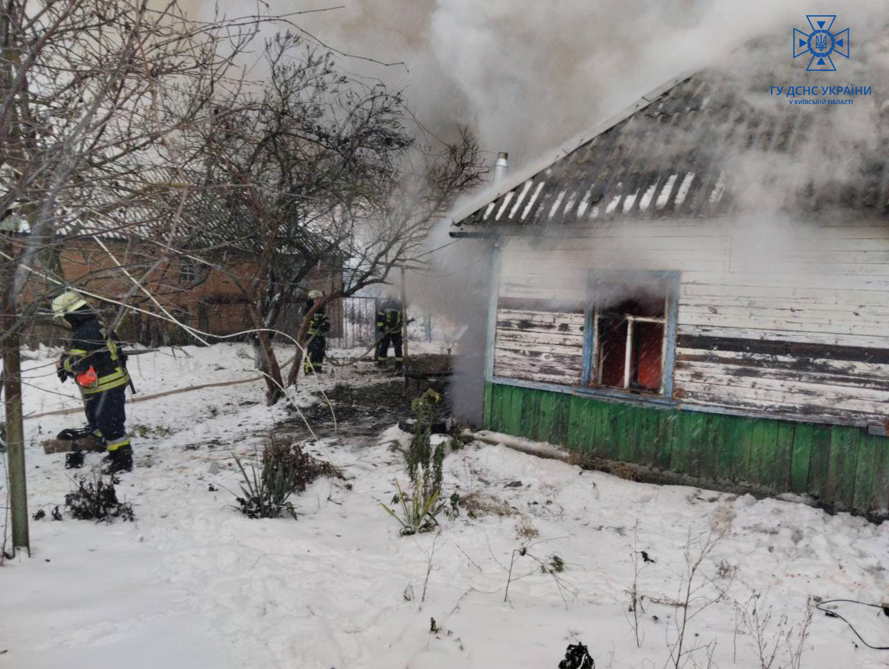 На Переяславщині загорівся приватний будинок: постраждали люди, які намагалися самотужки загасити пожежу