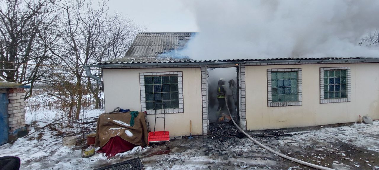 На Переяславщині згорів приватний житловий будинок: фото з місця події