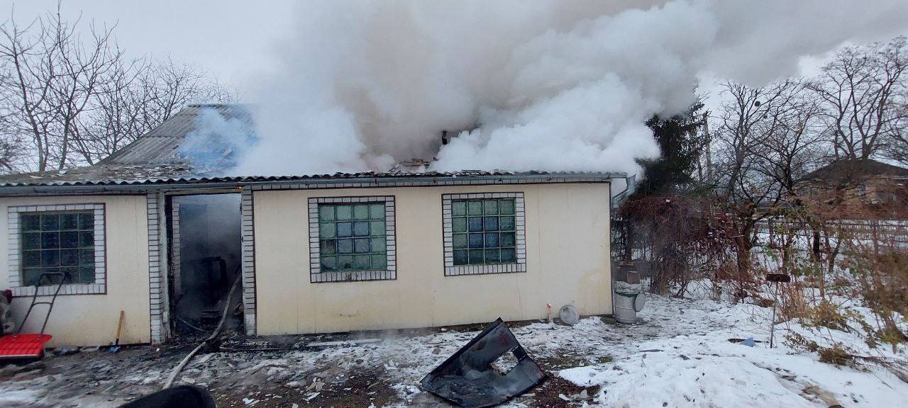 На Переяславщині згорів приватний житловий будинок: фото з місця події
