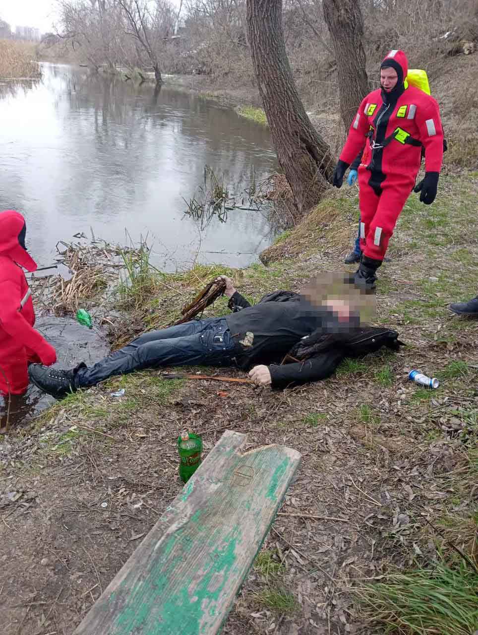 У одній з річок Переяслава було виявлено тіло чоловіка: на місце події вирушили ДСНС (фото)