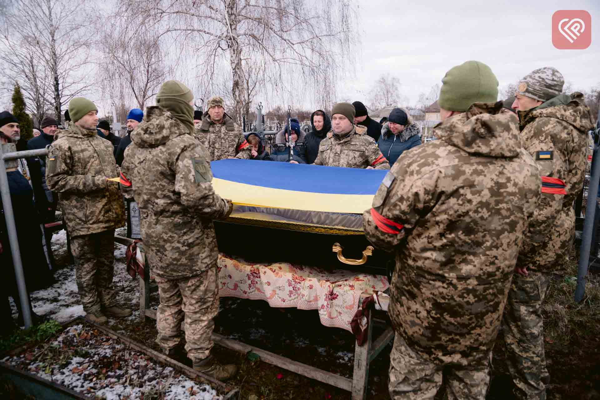 У той час, коли весь світ радіє різдвяним святам й веселиться, Україна плаче: у Переяславі провели в останню путь земляка Олександра Пилипенка, який загинув на війні з росією