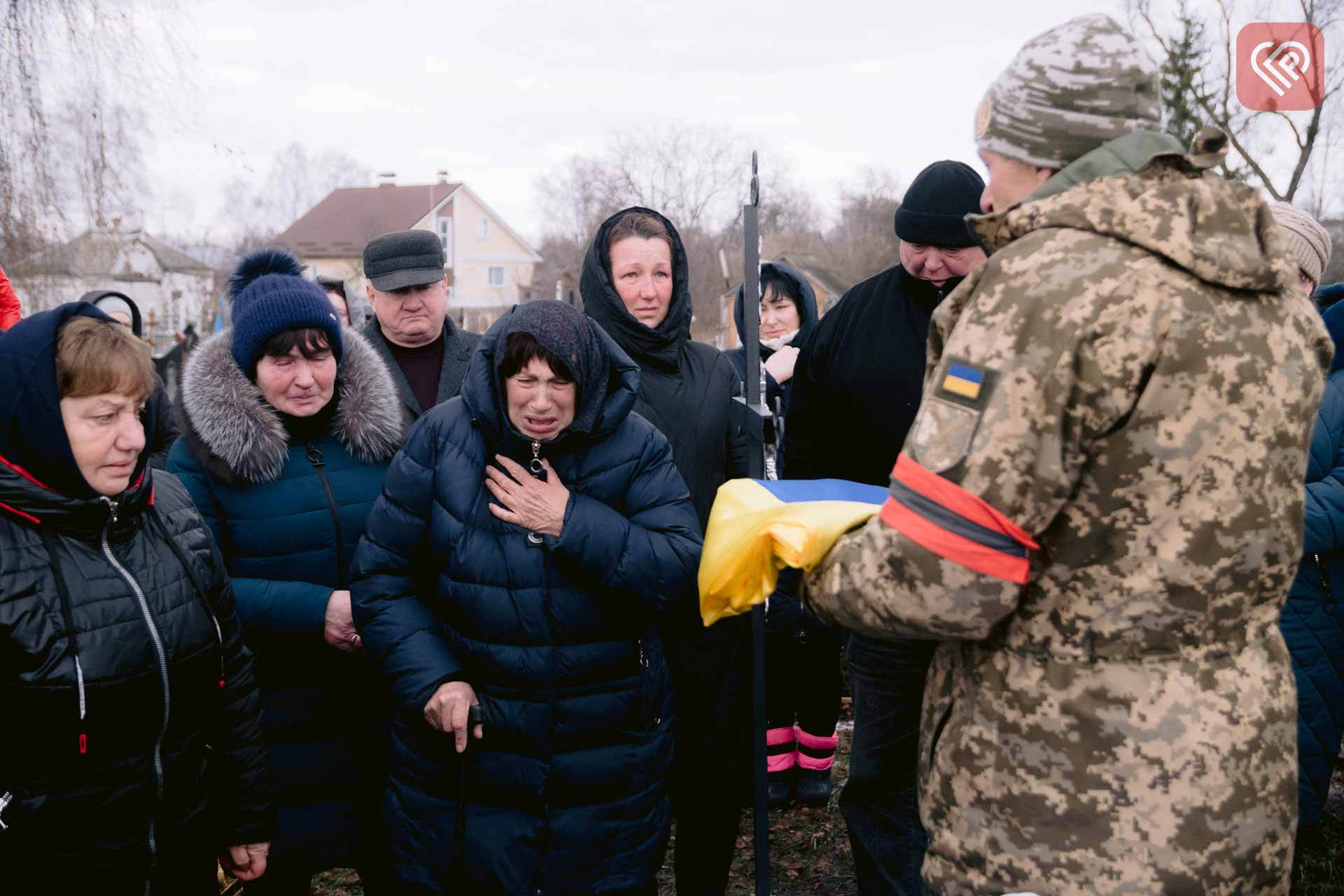 У той час, коли весь світ радіє різдвяним святам й веселиться, Україна плаче: у Переяславі провели в останню путь земляка Олександра Пилипенка, який загинув на війні з росією