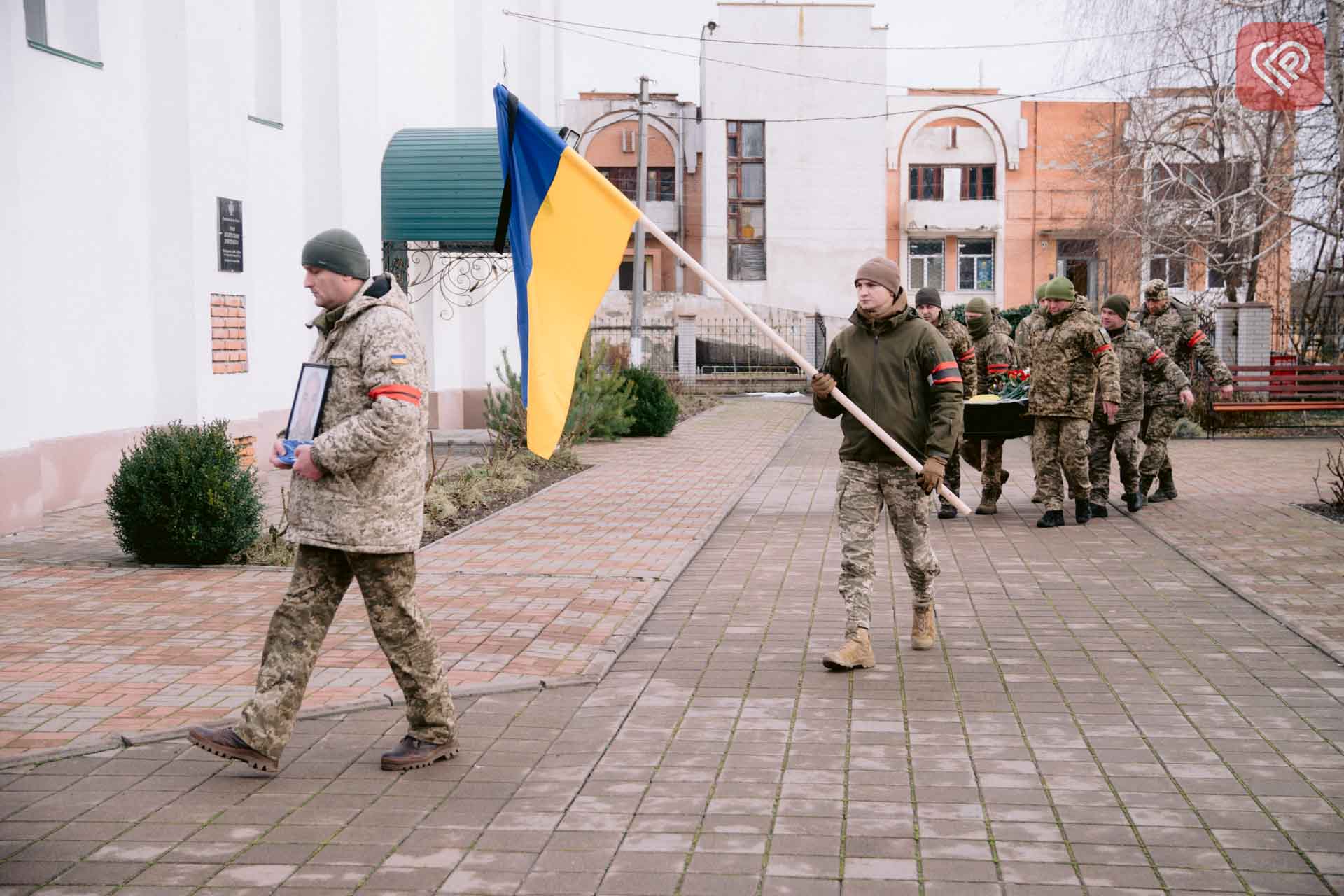 У той час, коли весь світ радіє різдвяним святам й веселиться, Україна плаче: у Переяславі провели в останню путь земляка Олександра Пилипенка, який загинув на війні з росією