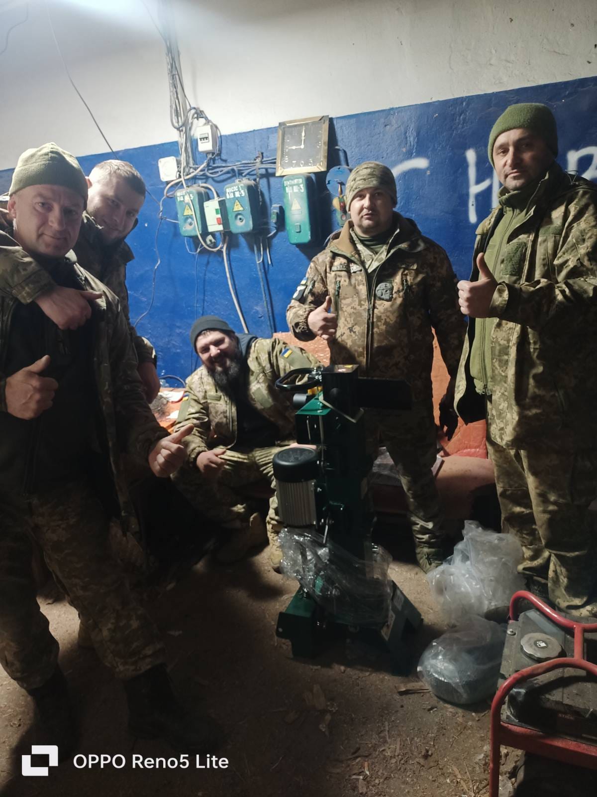 Жителі Переяславщини допомагають ЗСУ пережити морози: передали систему опалення, дровокол і теплі шкарпетки