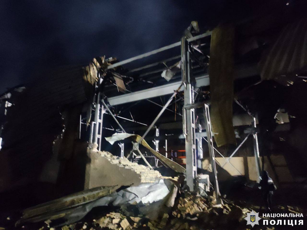 Під час нічної атаки ворожих БПЛА на Київщині працювала ППО: є руйнування внаслідок падіння уламків