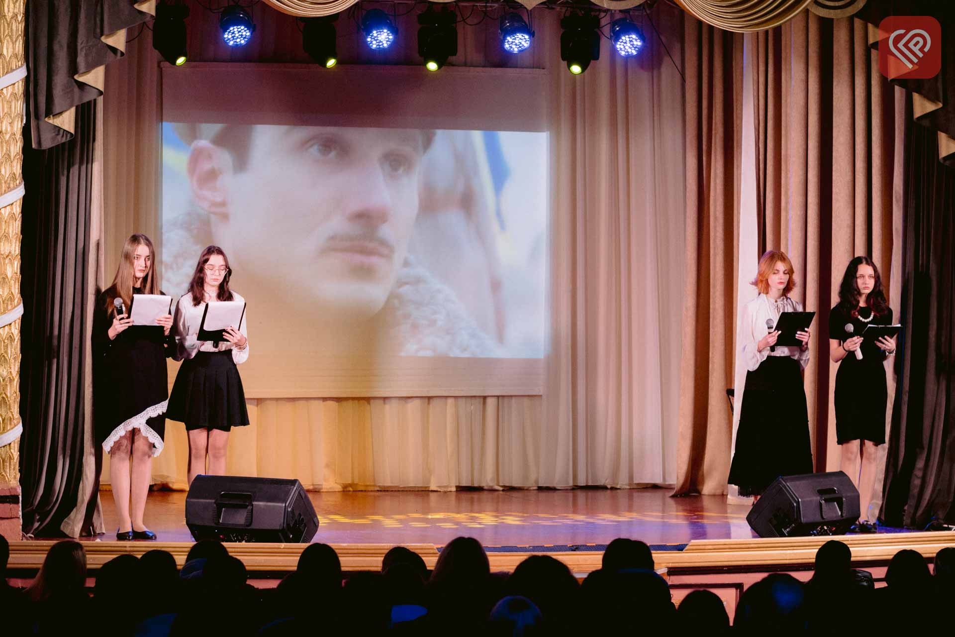У Переяславі вшанували пам’ять Героїв Крут: молодь підготувала тематичні виступи, а школярам показали відеофрагменти з фільму