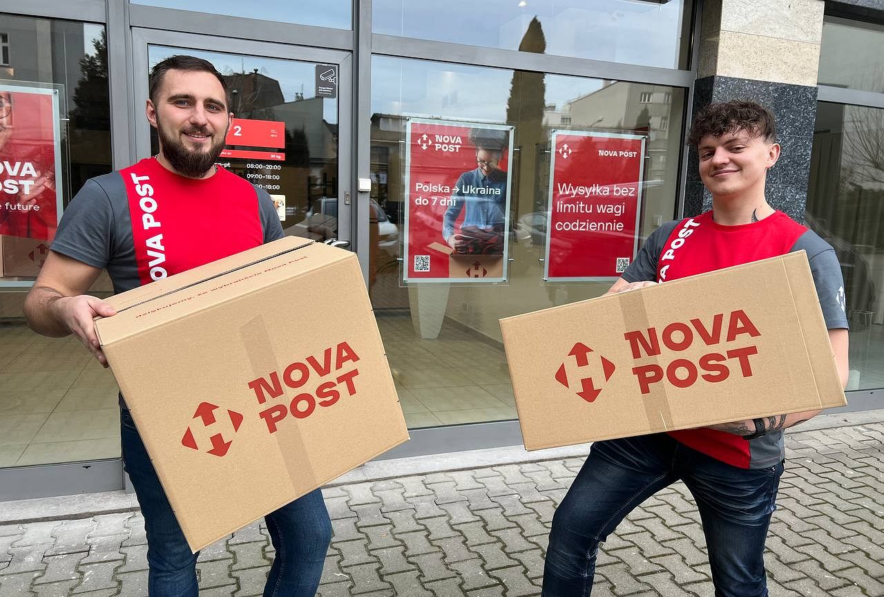 «Нова Пошта» змінює назву на «NOVA»: чи зміняться тарифи та як працює оператор у 2024 році