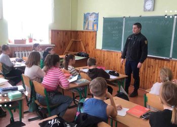 Для учнів переяславської гімназії №1 місцеві рятувальники провели «Єдиний урок безпеки»