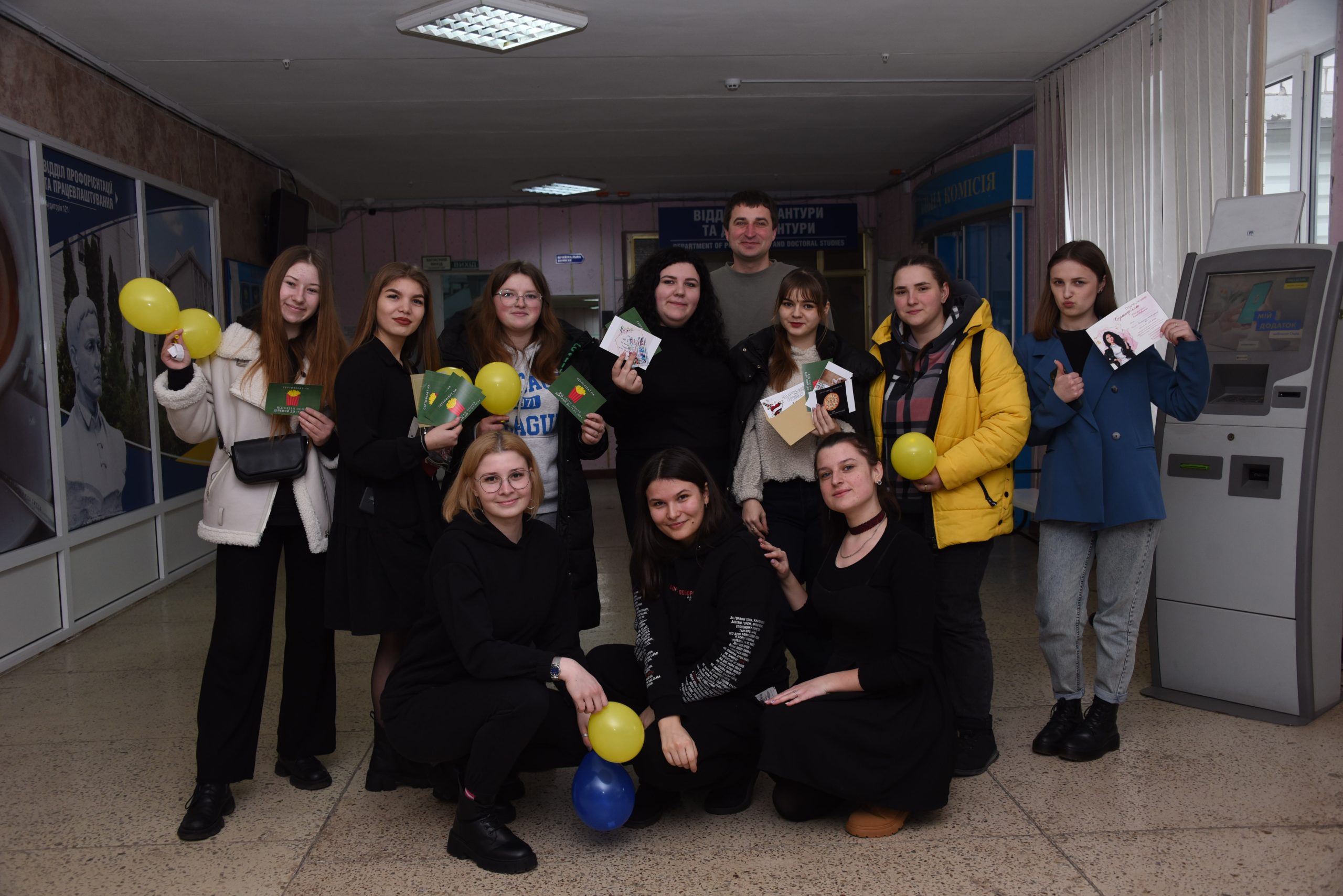 У Переяславі студентки розіграли в лотерею подарункові сертифікати та зібрали кошти для допомоги дітям з інвалідністю