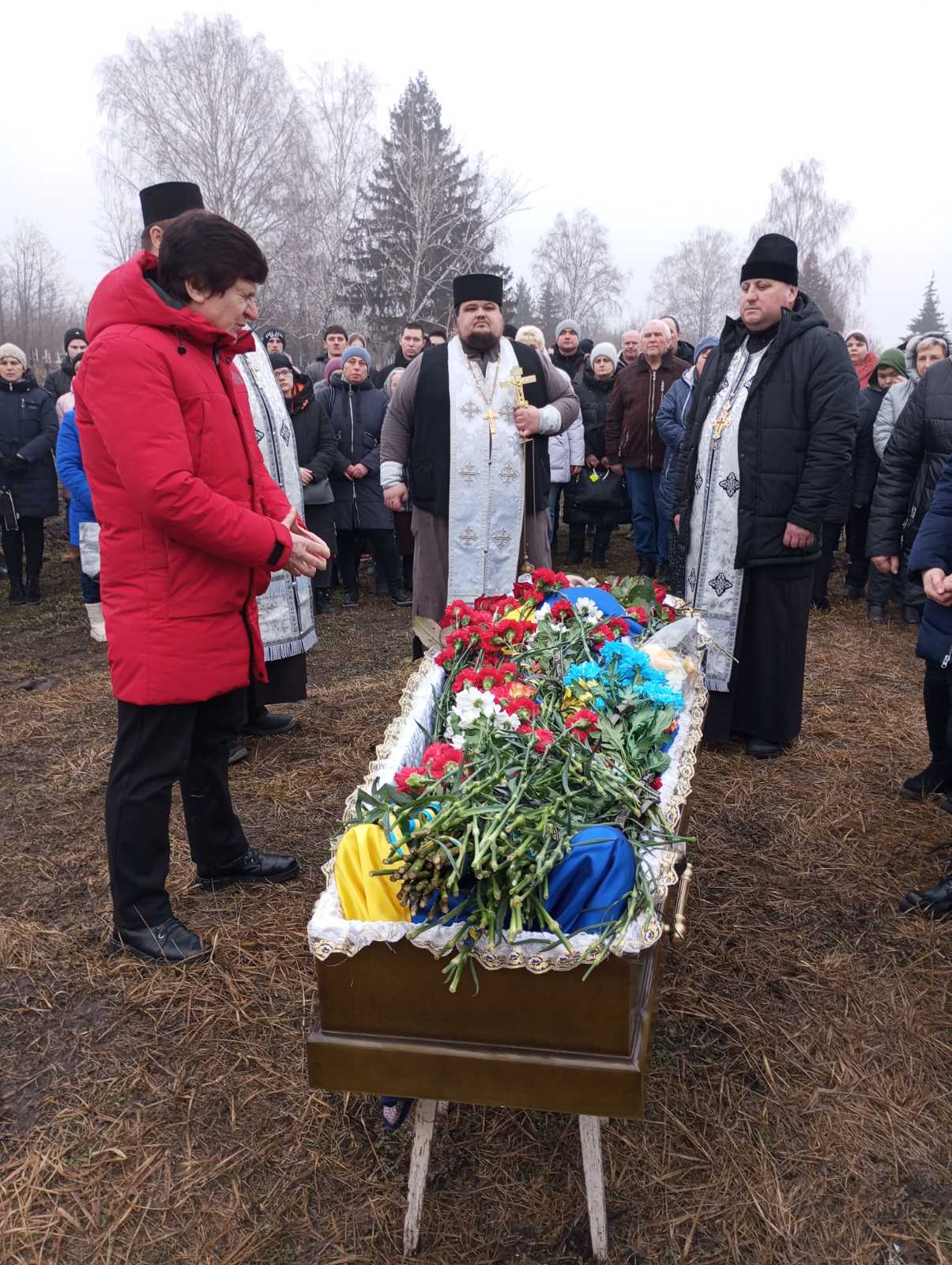 У Студениківській громаді провели в останню путь Героя Валентина Льодового