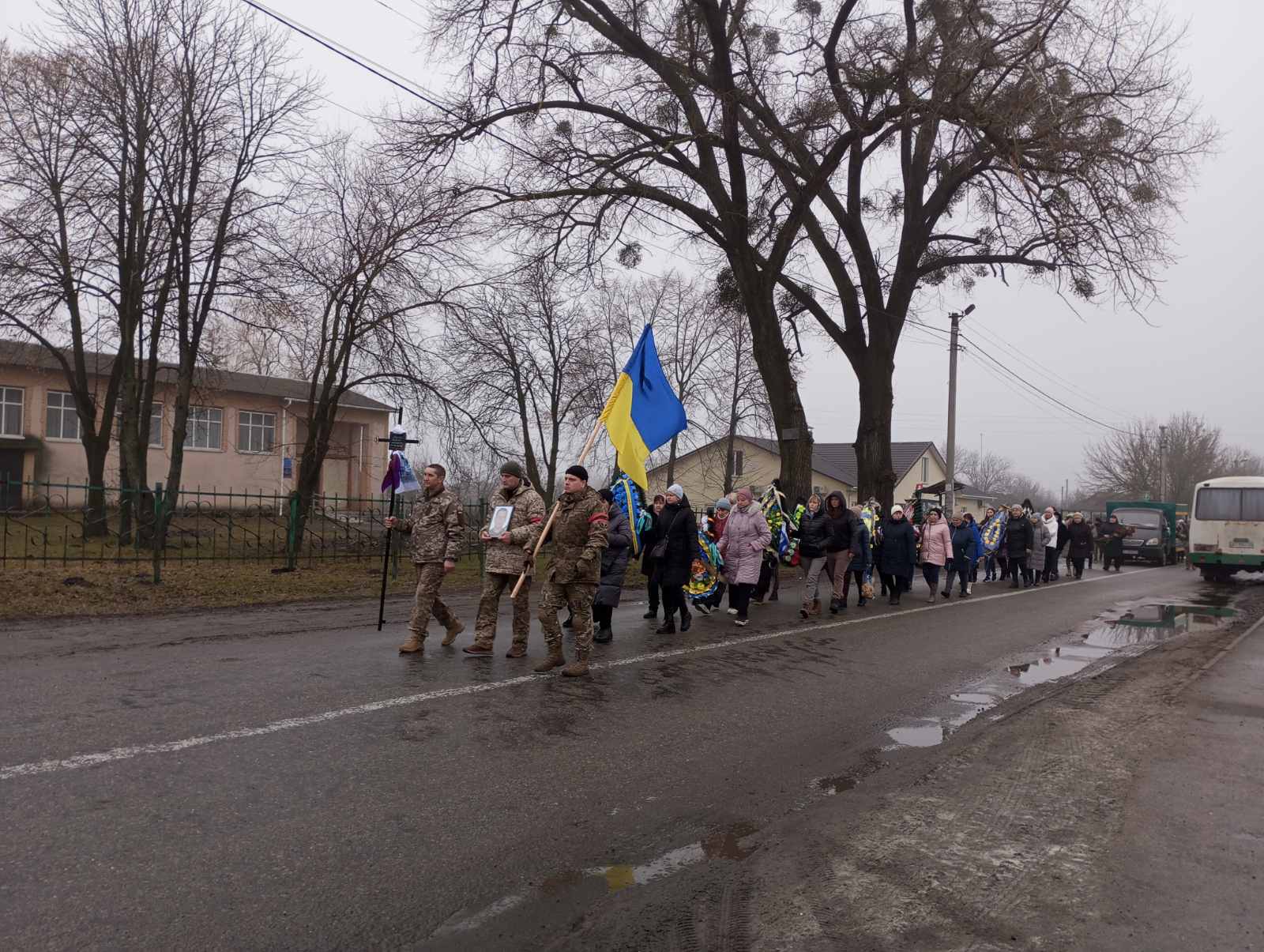 У Студениківській громаді провели в останню путь Героя Валентина Льодового