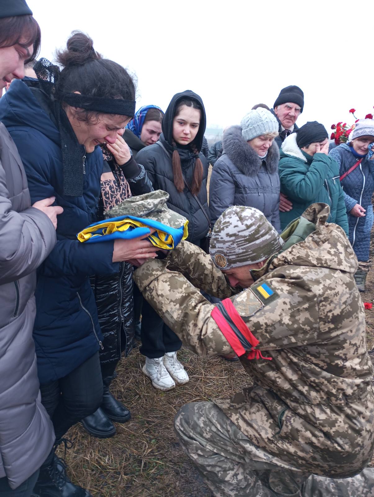 У Студениківській громаді провели в останню путь Героя Валентина Льодового