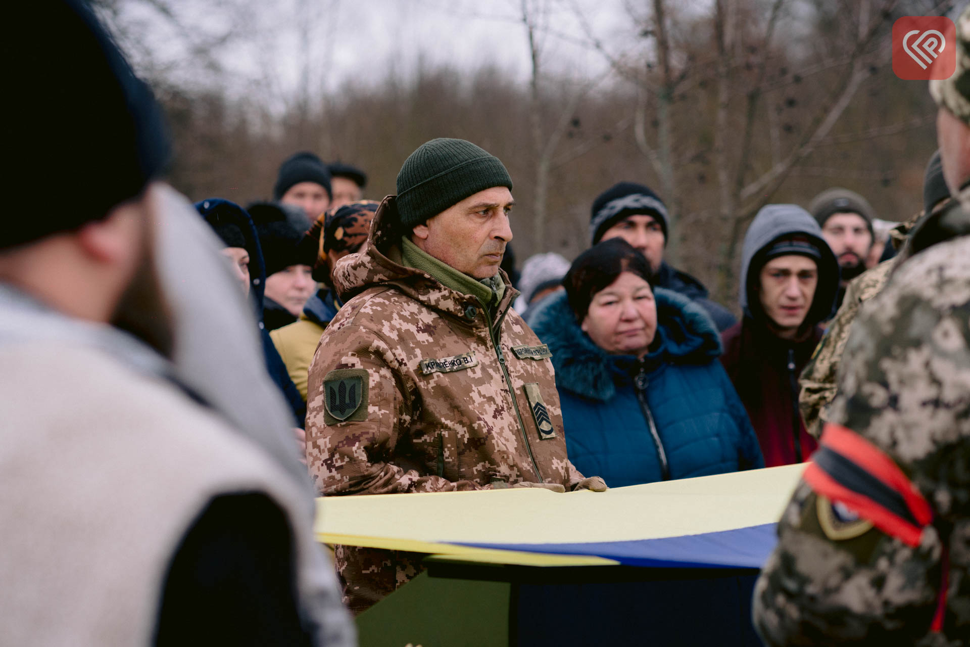 У Переяславській громаді провели в останню путь захисника Юрія Дяченка: односельчани зустріли Героя, стоячи на колінах (відео)