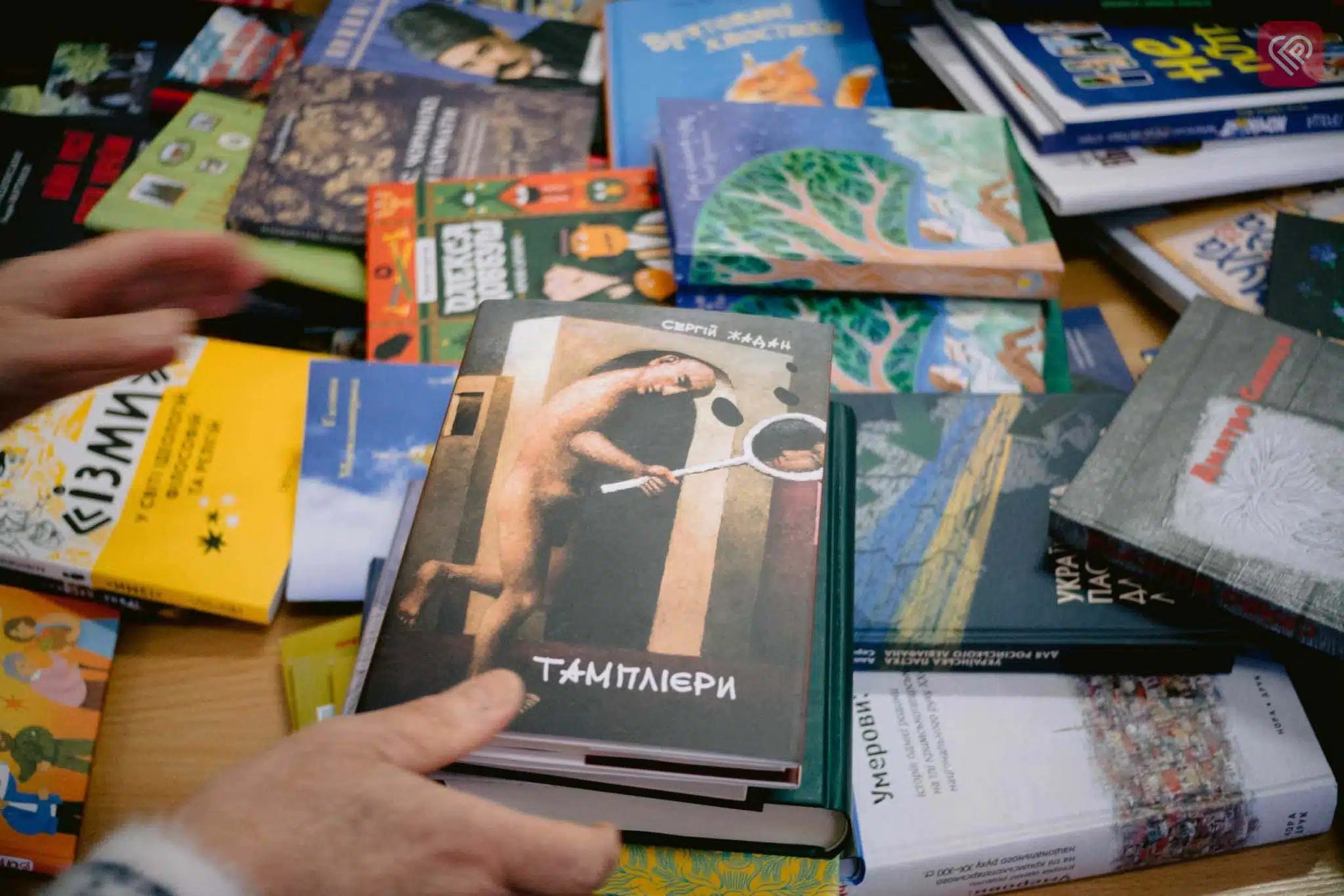 У Переяславську публічну бібліотеку передали 189 книг на майже 50 тисяч гривень